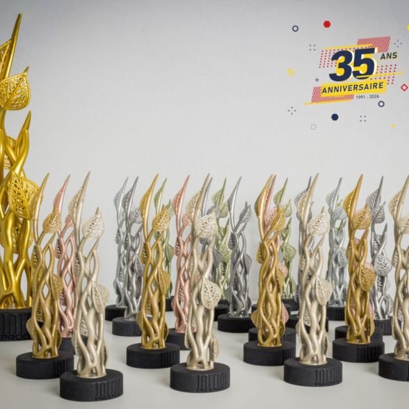 Trophées personnalisés 35 ans Initial, finitions dorée, rose gold et argent